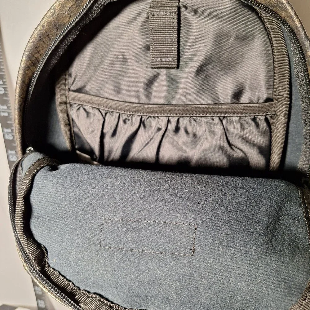 Vibedration Hydration Backpack w/o bladder -Snake/Reptile-Skin-Like - Small Used